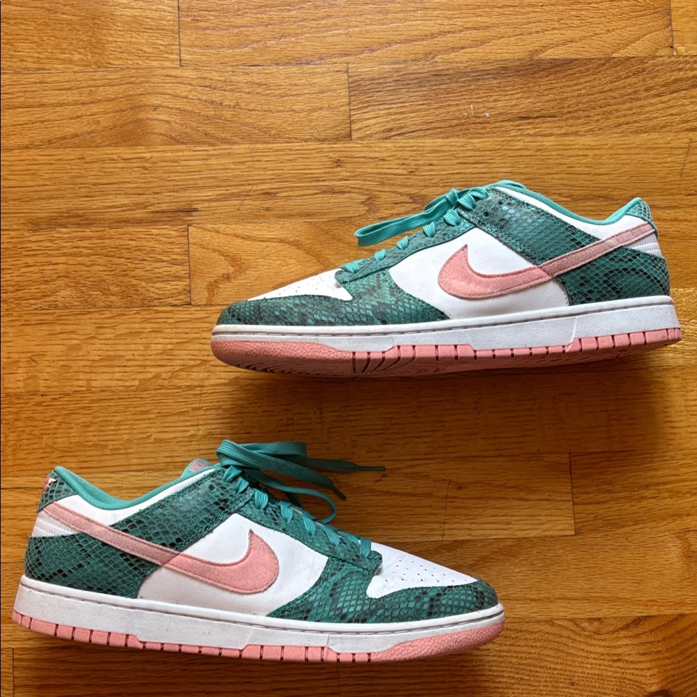 Nike Green and Pink Sneakers